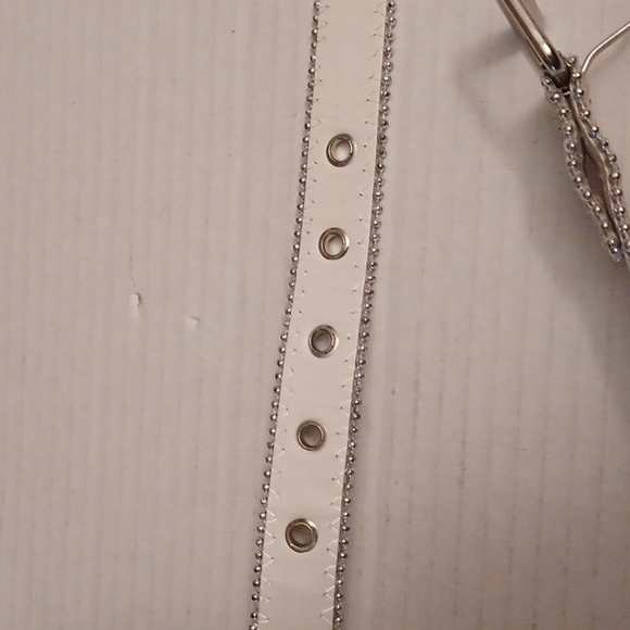 $4 Add-on Silver & White Sparkly Belt - Size Large (Youth) - Picture 4 of 6